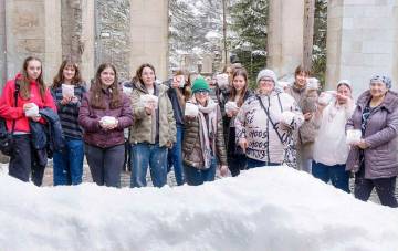 Studenci Pomagajki SAN oraz uczniowie XVIII LO wspólnie niosą pomoc osobom w kryzysie bezdomności