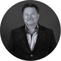 Z głębokim smutkiem pragniemy poinformować, że odszedł Pan profesor Marek Krawiec