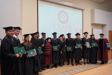Rozdanie dyplomów dla studentów Clark University Rozdanie dyplomów dla studentów Clark University