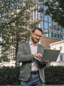 Celami konkursu wiedzy rynkowo-menadżerskiej #Młody Przedsiębiorca organizowanego przez SAN są: